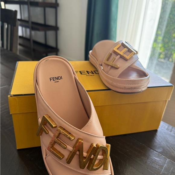 Fendi Women's Pink Slide Sandals - Picture 8 of 9